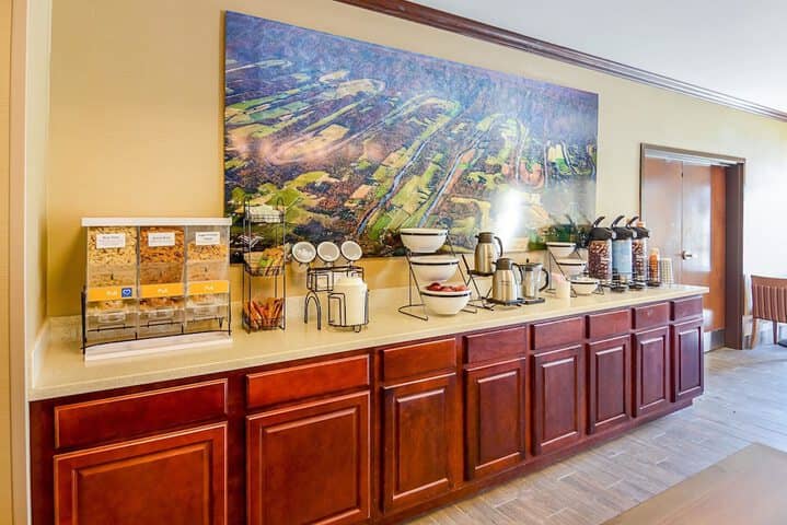 Breakfast/Coffee Service 34 of 41